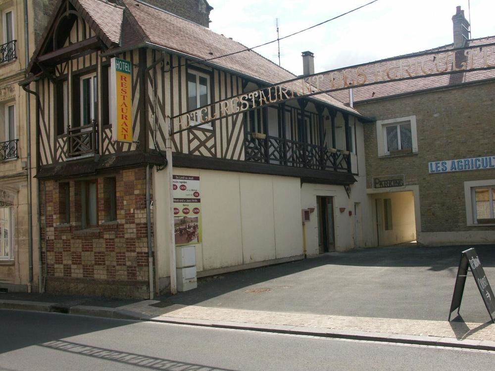 Hotel Logis Les Agriculteurs Saint-Pierre-en-Auge Exterior foto